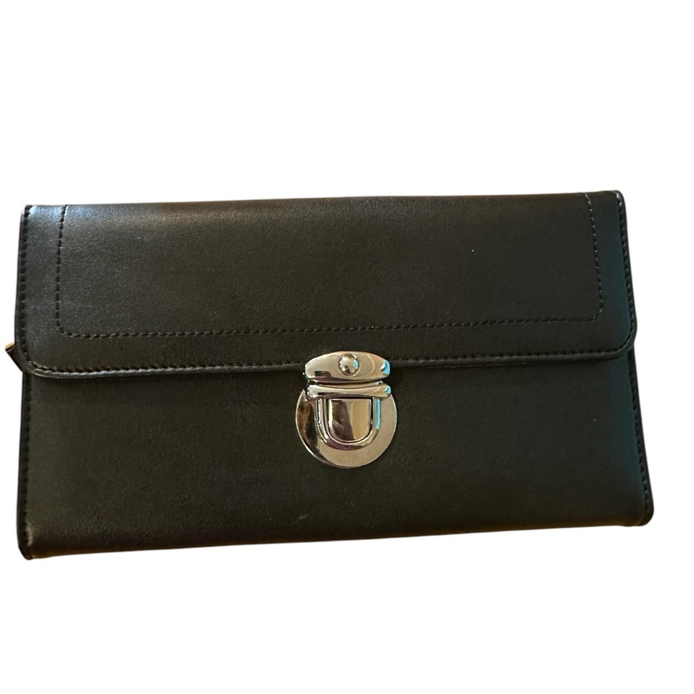 Marshalls Black Leather Wallet with Silver Clasp